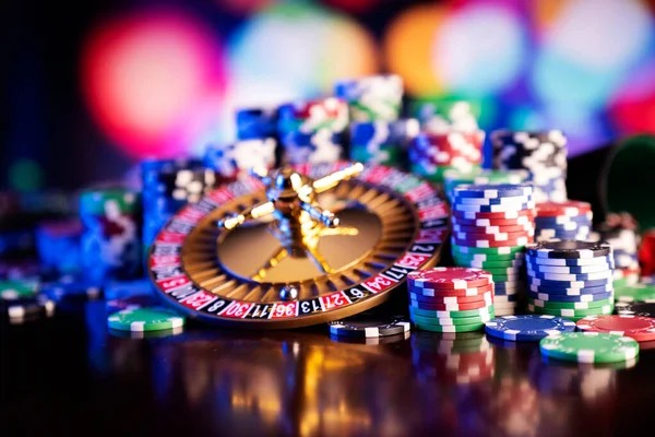 Lightning Baccarat table interface showing multiplier indicators